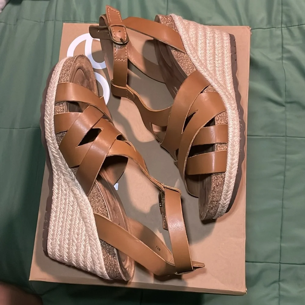 Earth Malera Leather Wedge- Size 7.5